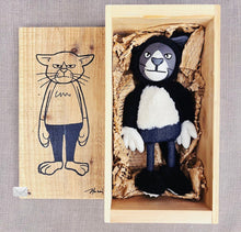 Load image into Gallery viewer, Yusuke Hanai 花井祐介 - Stuffed Cat