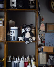 Load image into Gallery viewer, Yusuke Hanai 花井祐介 - Stuffed Cat