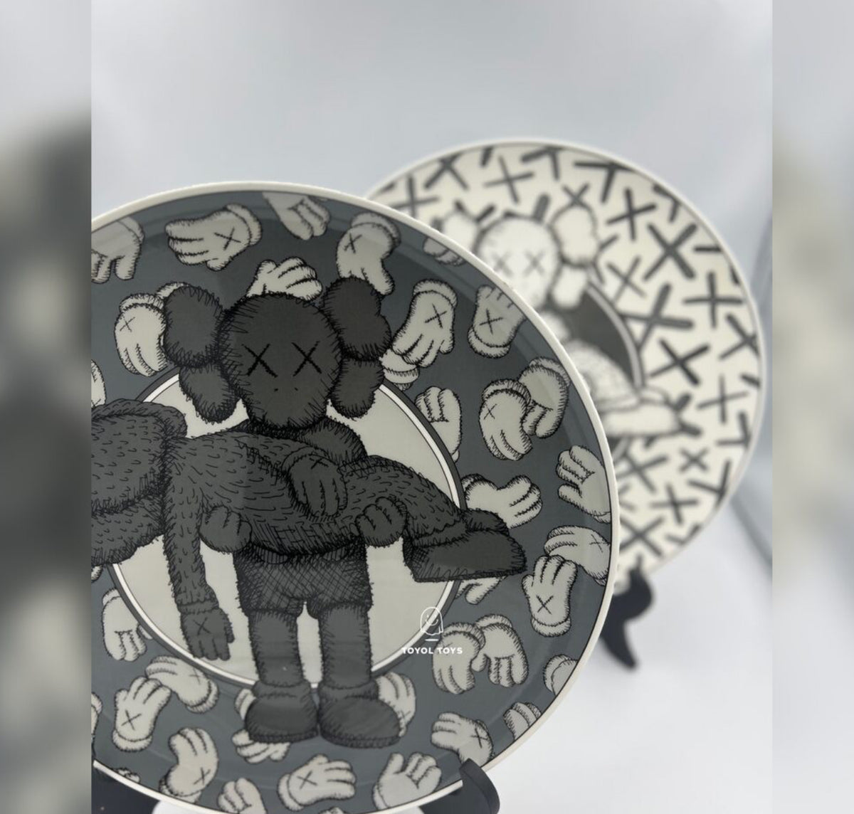 工芸品 plate by kaws ed250 artware editions Kaws | NGV PLATE SET - Dope! Gallery