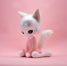 Load image into Gallery viewer, Yosuke Ueno- “Lily the Kit”
