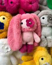 Load image into Gallery viewer, CJ Hendry - Juju (Bag Charm, Key chain, 1 Blind Box)
