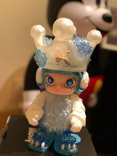 Load image into Gallery viewer, Kenny Wong - Erosion Molly 400% (Blue, White, Instinctoy )
