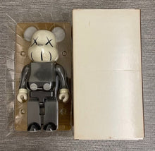 Load image into Gallery viewer, KAWS - Grey Be@rbrick 400% (Medicom, Bearbrick)
