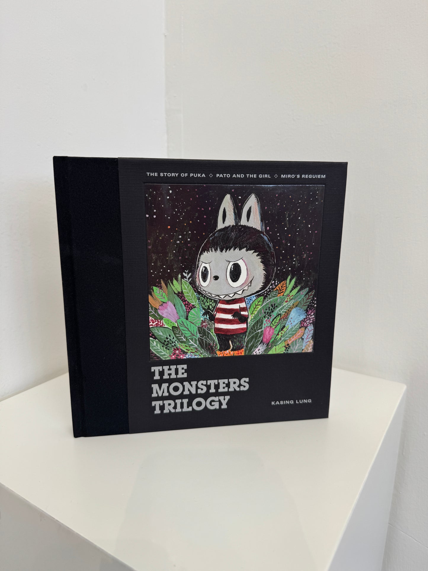 Kasing Lung - The Monsters Trilogy English Book + Poster (Puka, The Monsters, Zimomo)