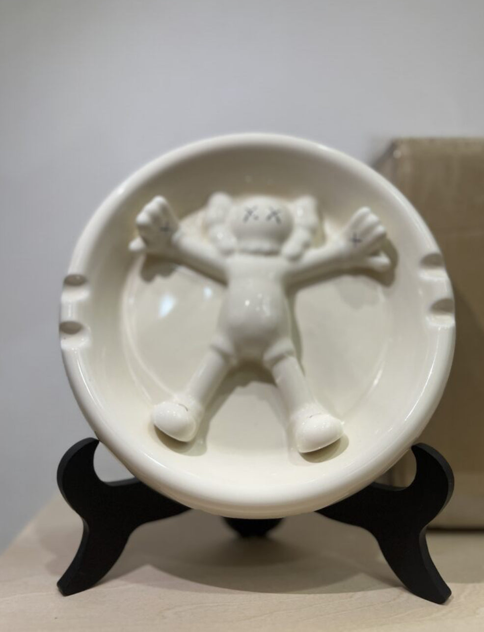 KAWS - OriginalFake Ashtray (White) – Toyol Toys