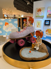 Load image into Gallery viewer, Ling muki - Muki Driving a Skate
