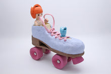 Load image into Gallery viewer, Ling muki - Muki Driving a Skate
